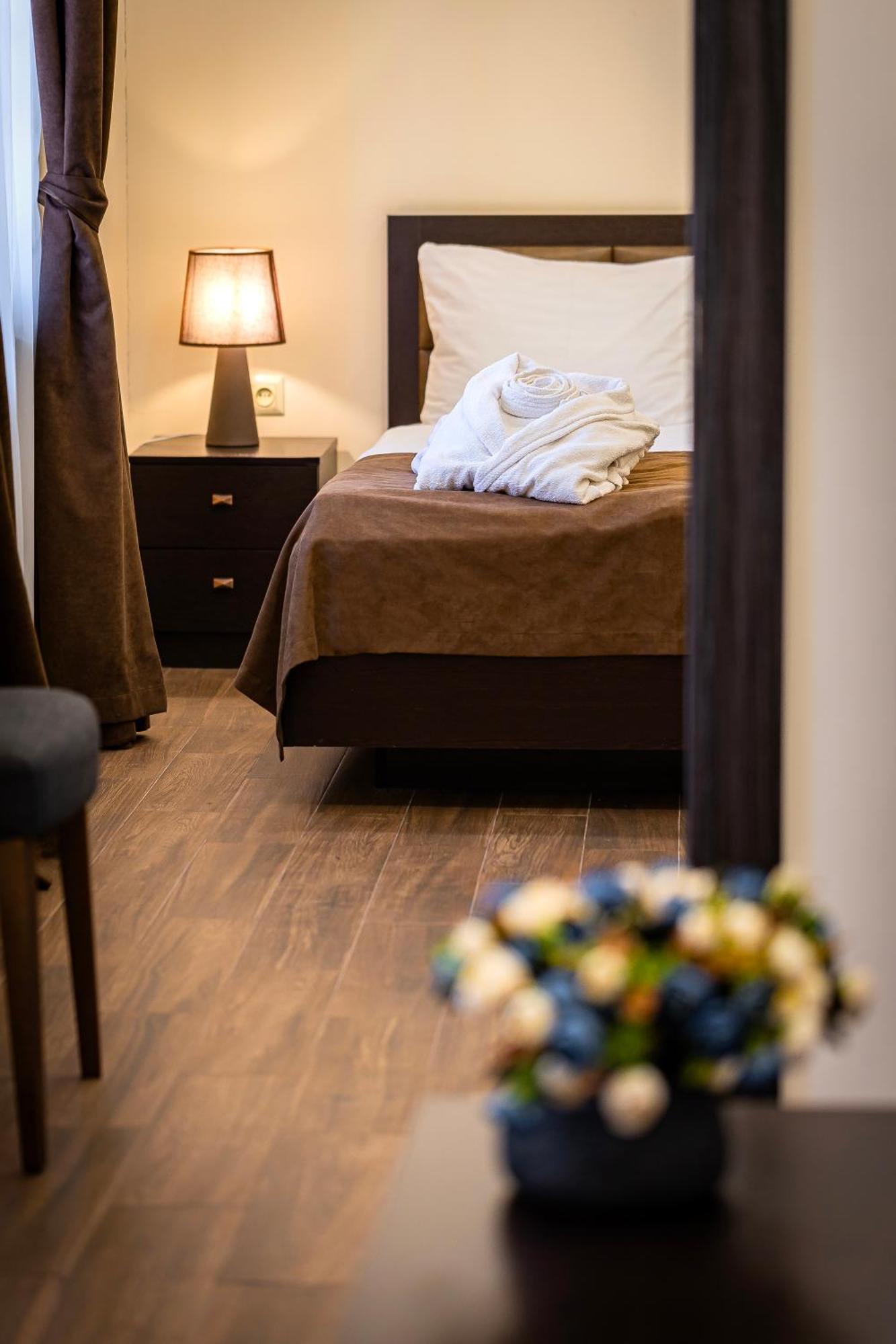 Boutique Living Hotel Erevan Esterno foto