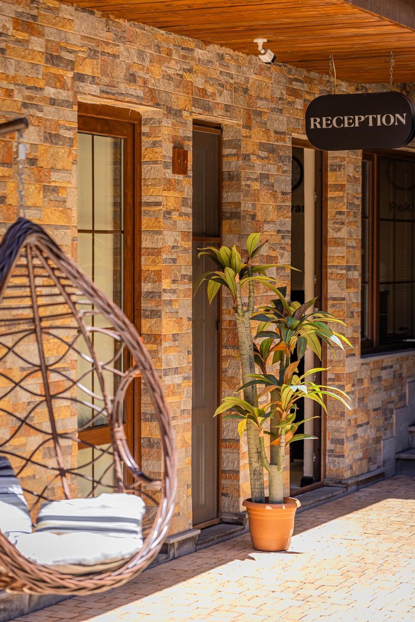 Boutique Living Hotel Erevan Esterno foto