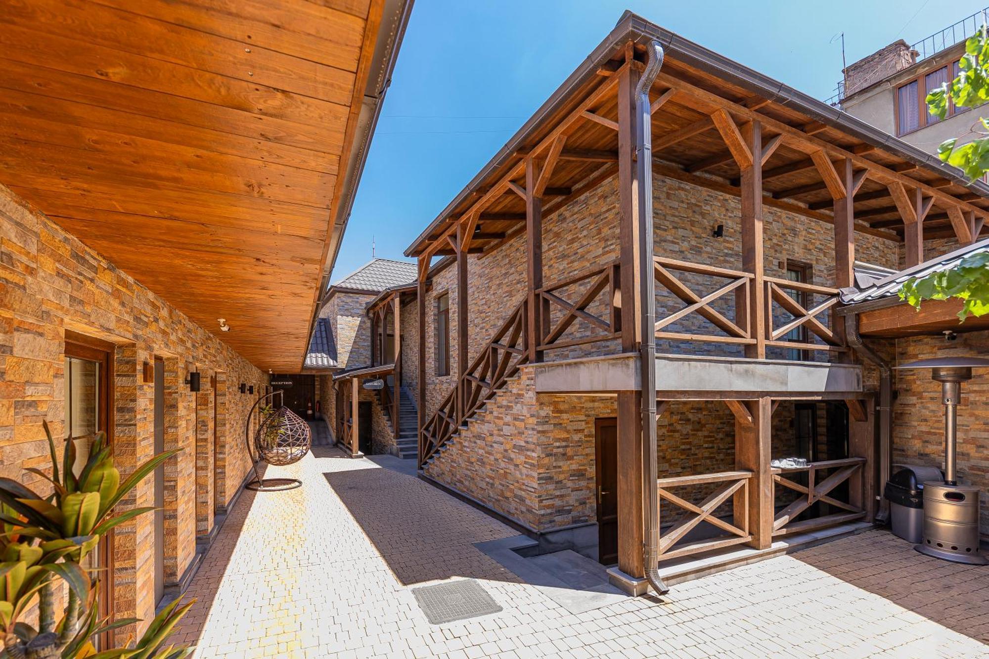 Boutique Living Hotel Erevan Esterno foto