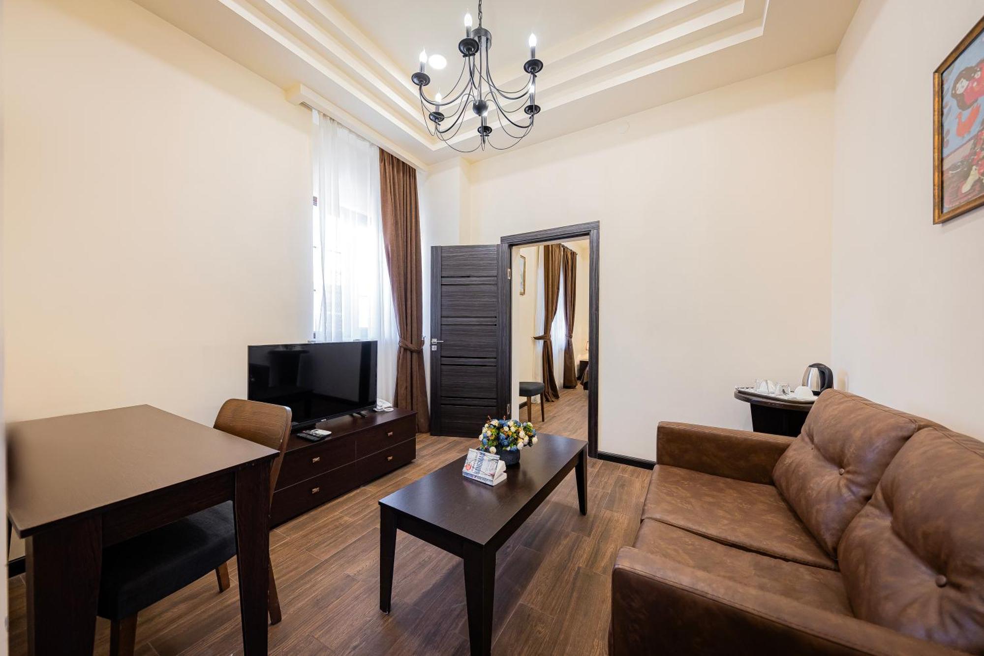 Boutique Living Hotel Erevan Esterno foto