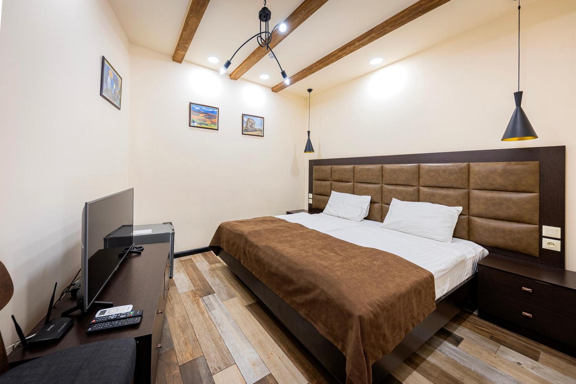 Boutique Living Hotel Erevan Esterno foto