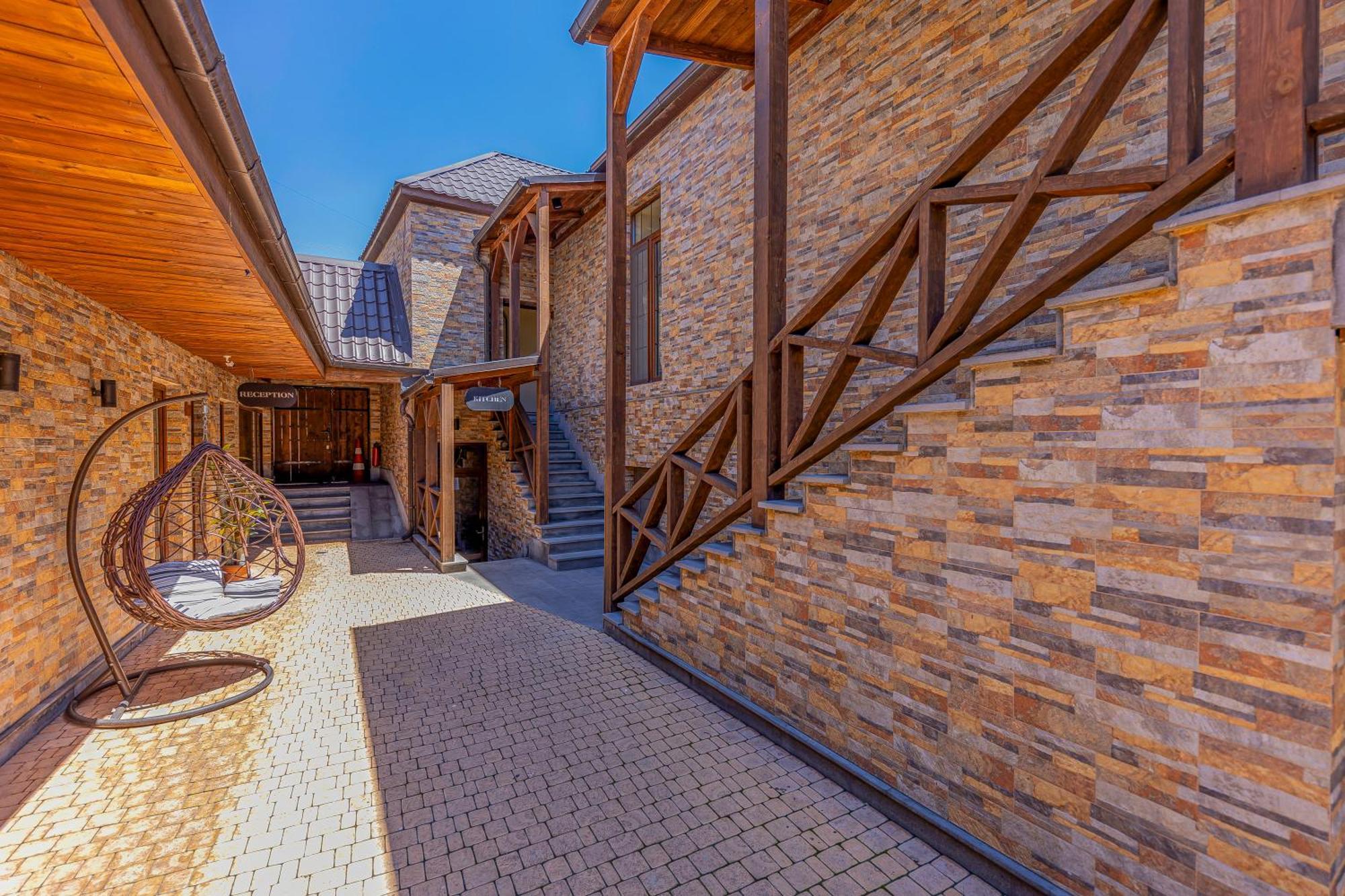 Boutique Living Hotel Erevan Esterno foto