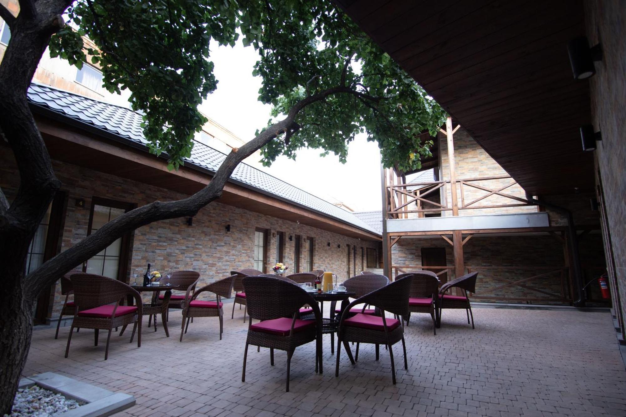 Boutique Living Hotel Erevan Esterno foto