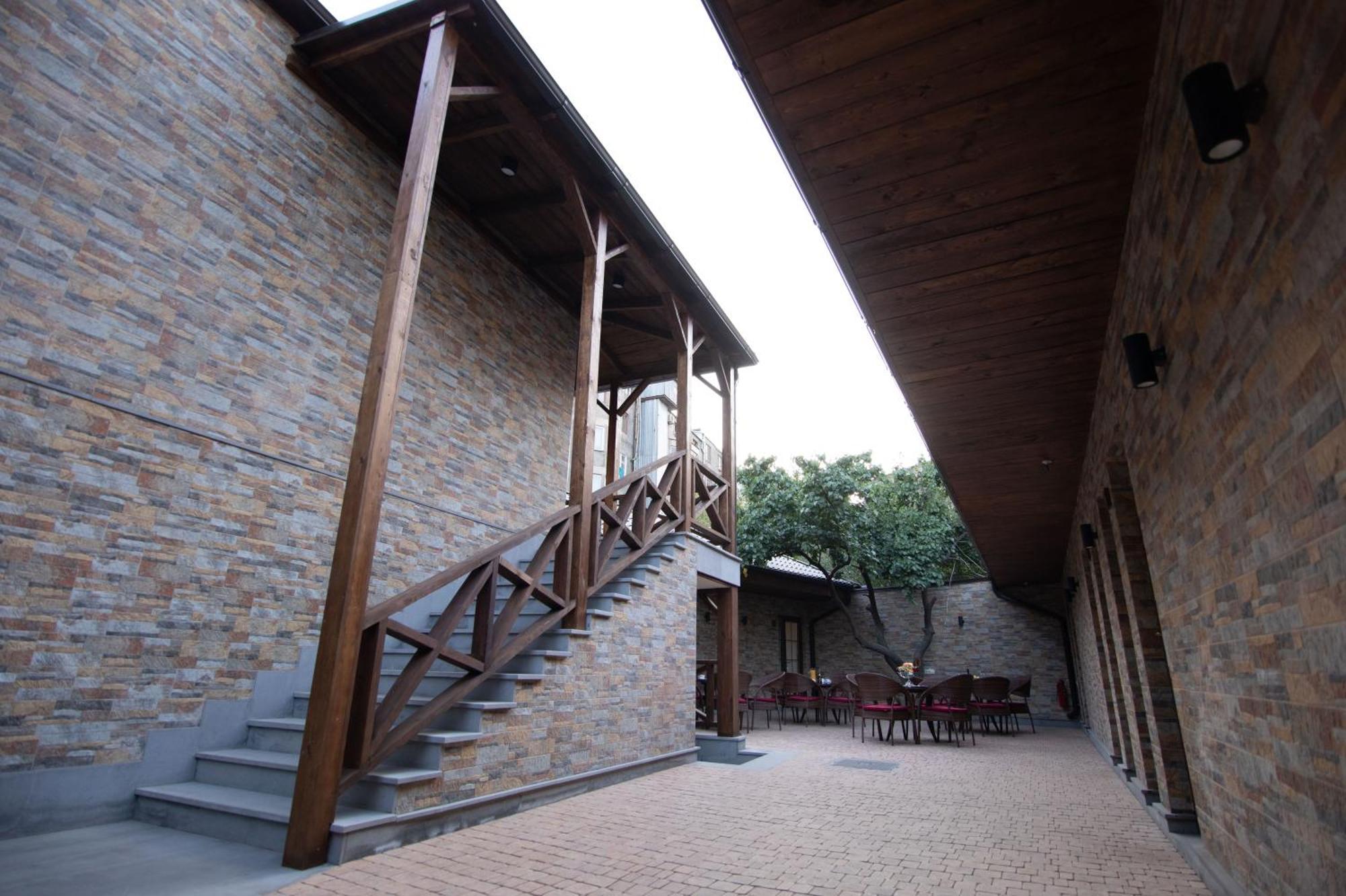 Boutique Living Hotel Erevan Esterno foto