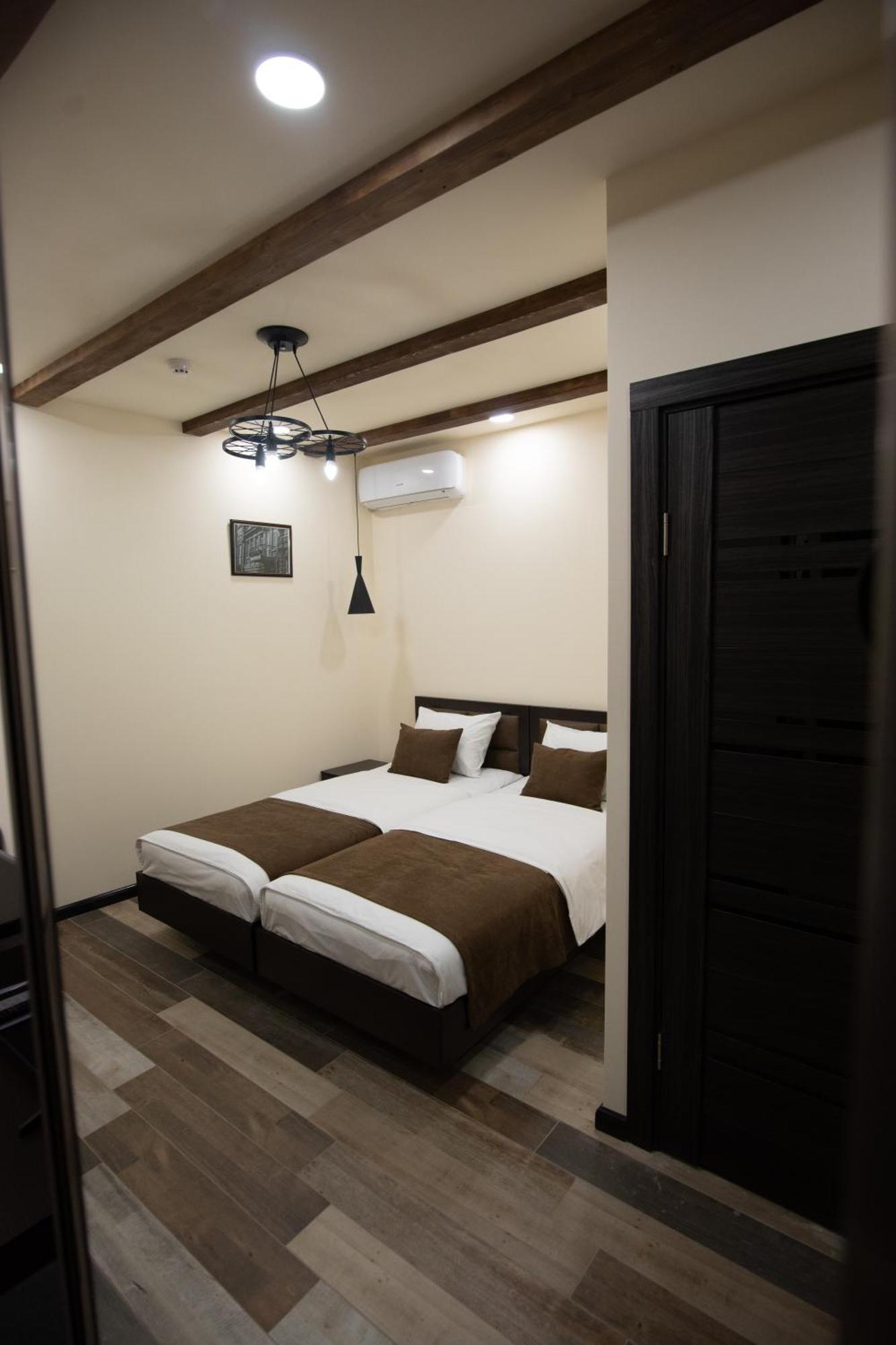 Boutique Living Hotel Erevan Esterno foto