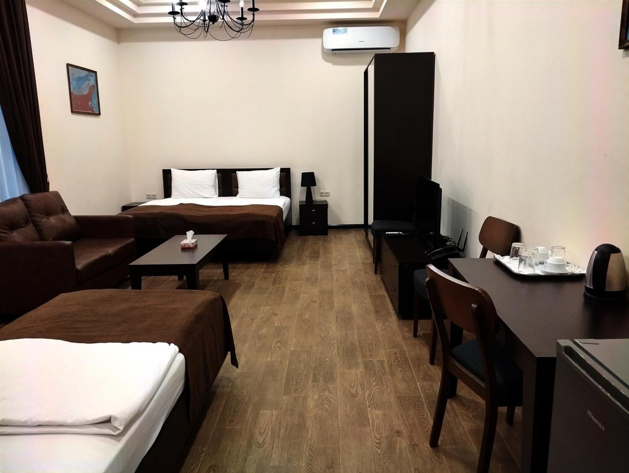Boutique Living Hotel Erevan Esterno foto