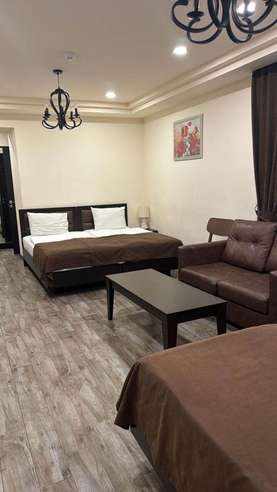 Boutique Living Hotel Erevan Esterno foto
