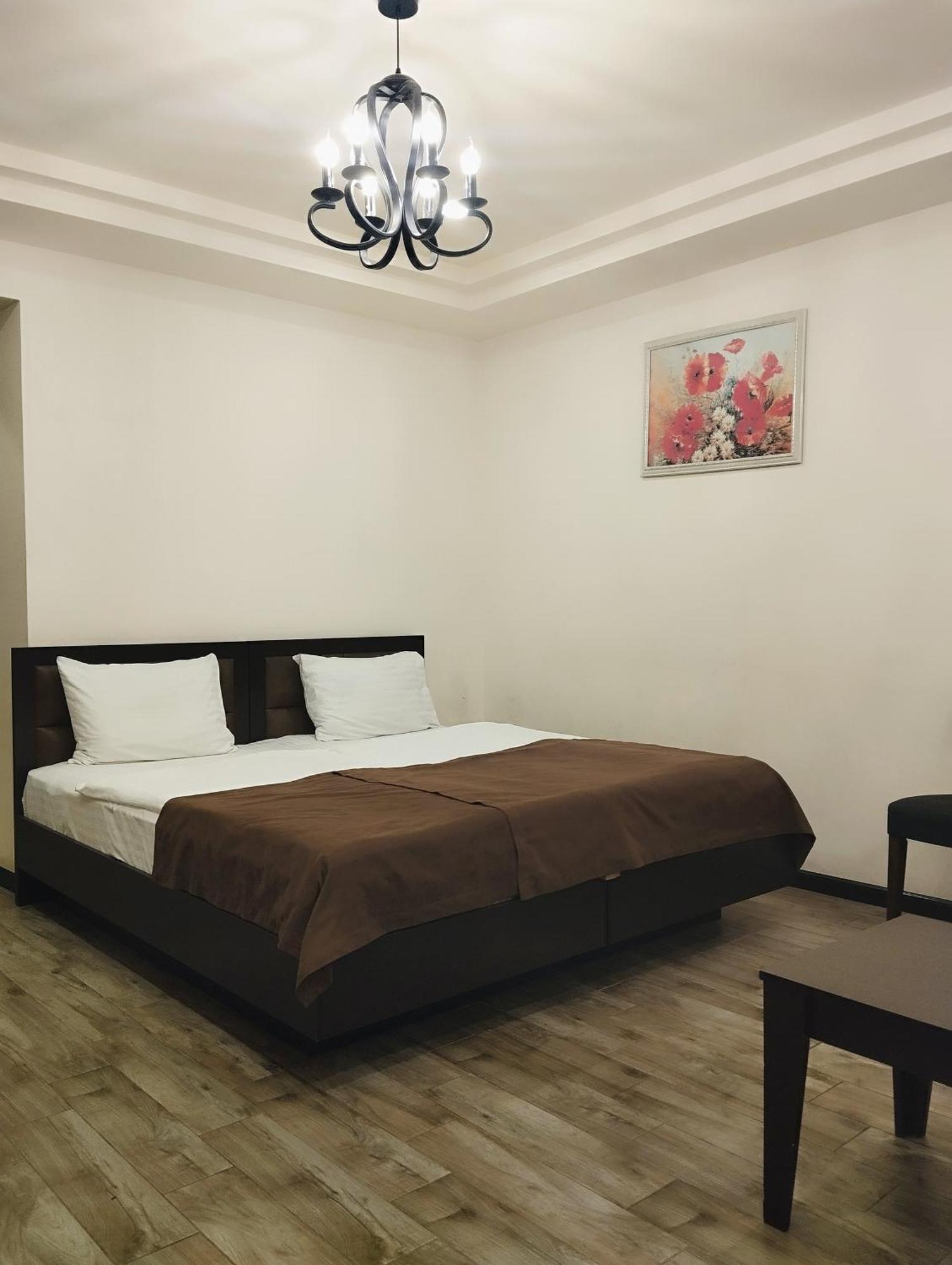 Boutique Living Hotel Erevan Esterno foto
