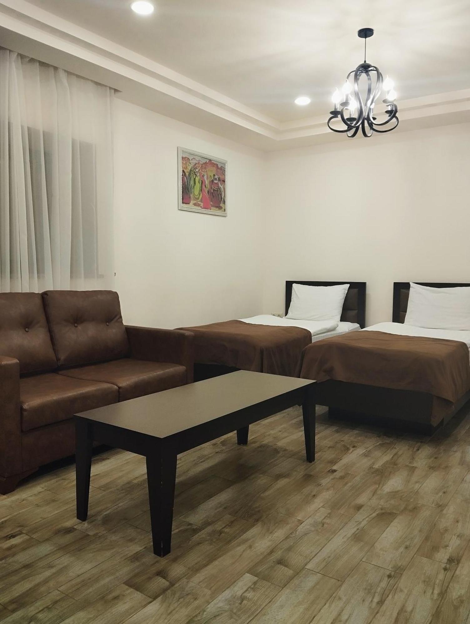 Boutique Living Hotel Erevan Esterno foto
