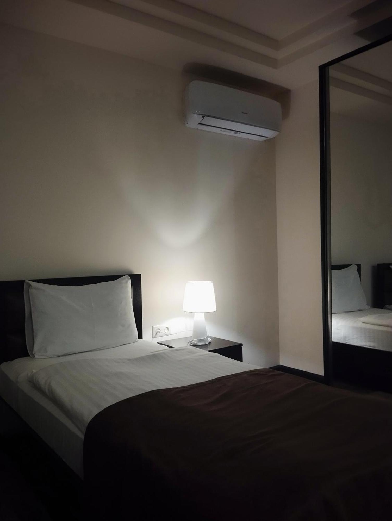 Boutique Living Hotel Erevan Esterno foto