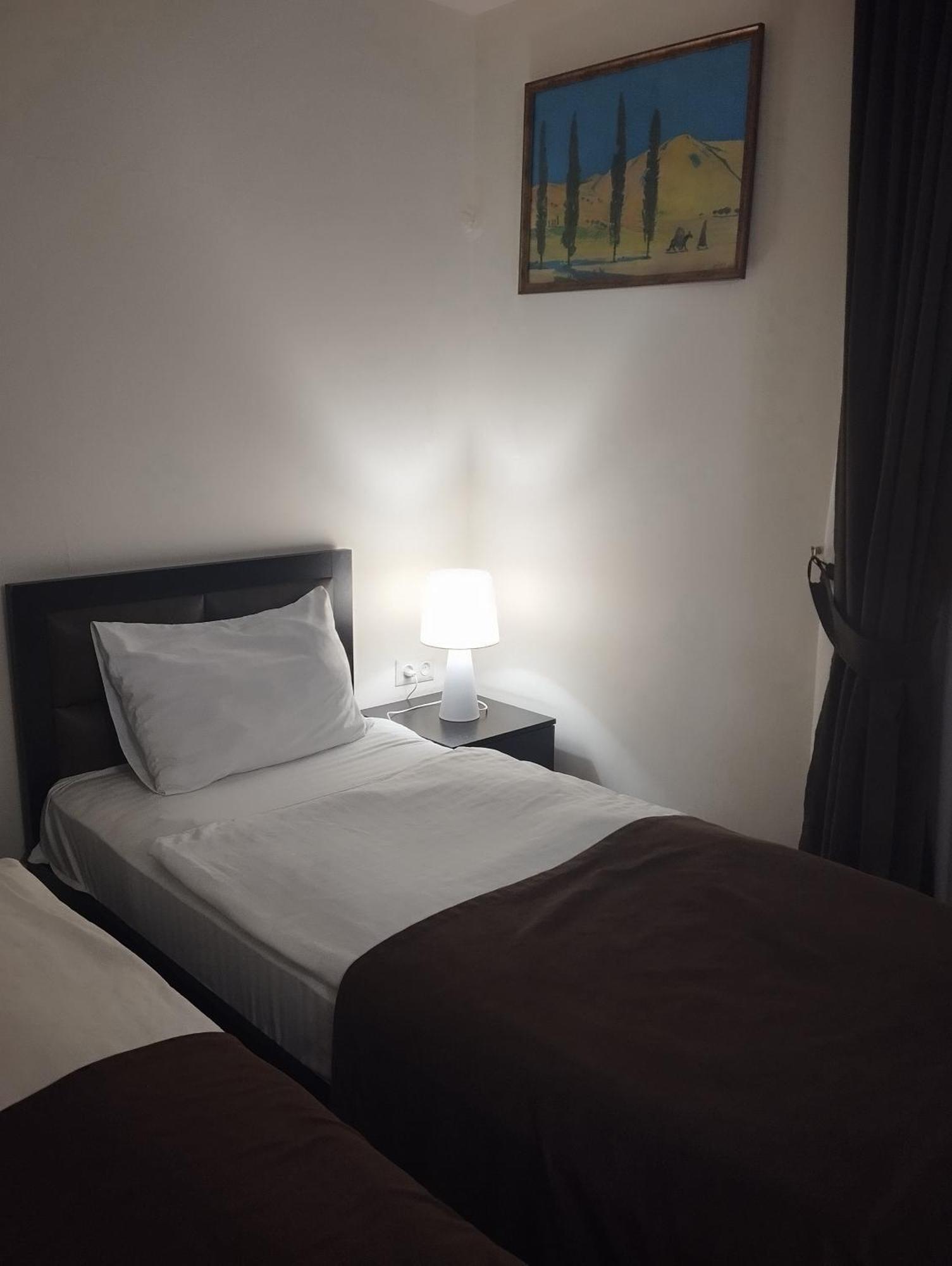 Boutique Living Hotel Erevan Esterno foto