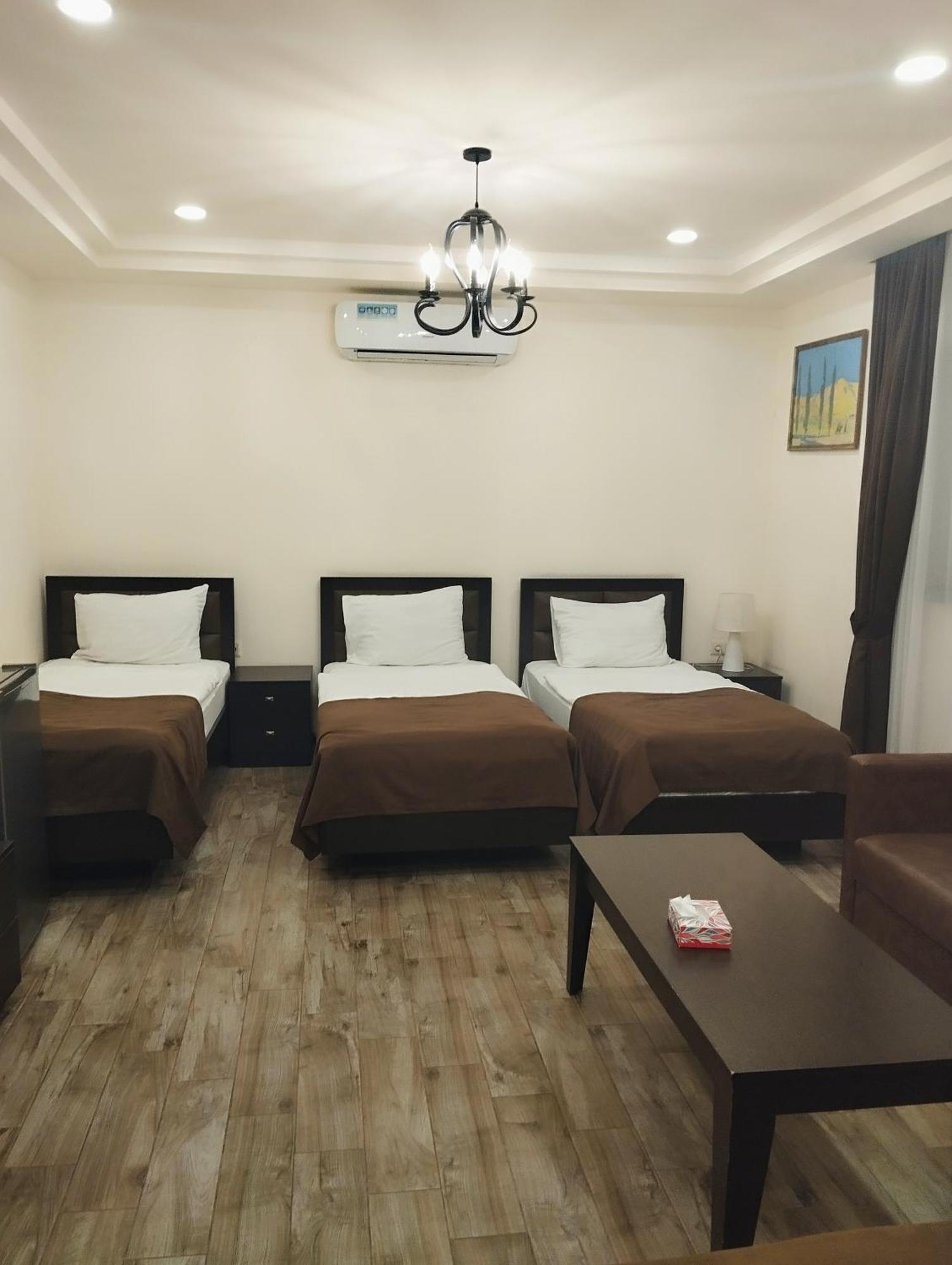 Boutique Living Hotel Erevan Esterno foto