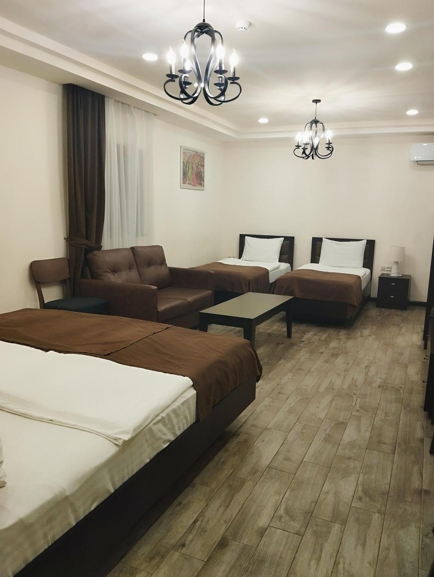Boutique Living Hotel Erevan Esterno foto